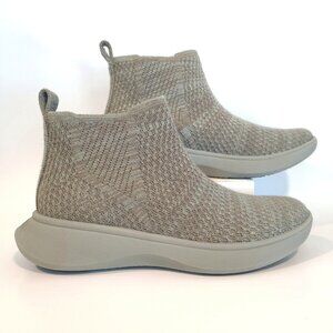 Vivaia Boots for Women Size 5 Urban Chelsea Water Repellent Wool Green Ankle